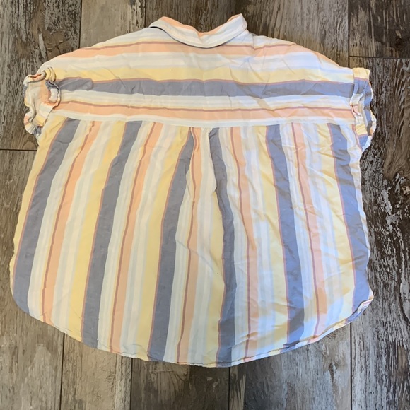 Button up Tee - Picture 7 of 7